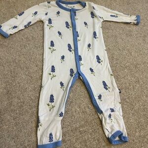Kyte Baby periwinkle blue bonnet snap romper
